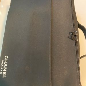 CHANEL Les Essentials De l’Artiste - Makeup Artist Case